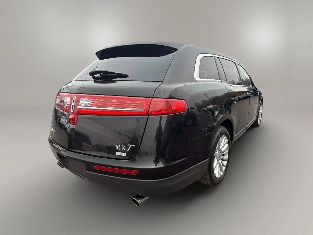 2010 Lincoln MKT Image 5