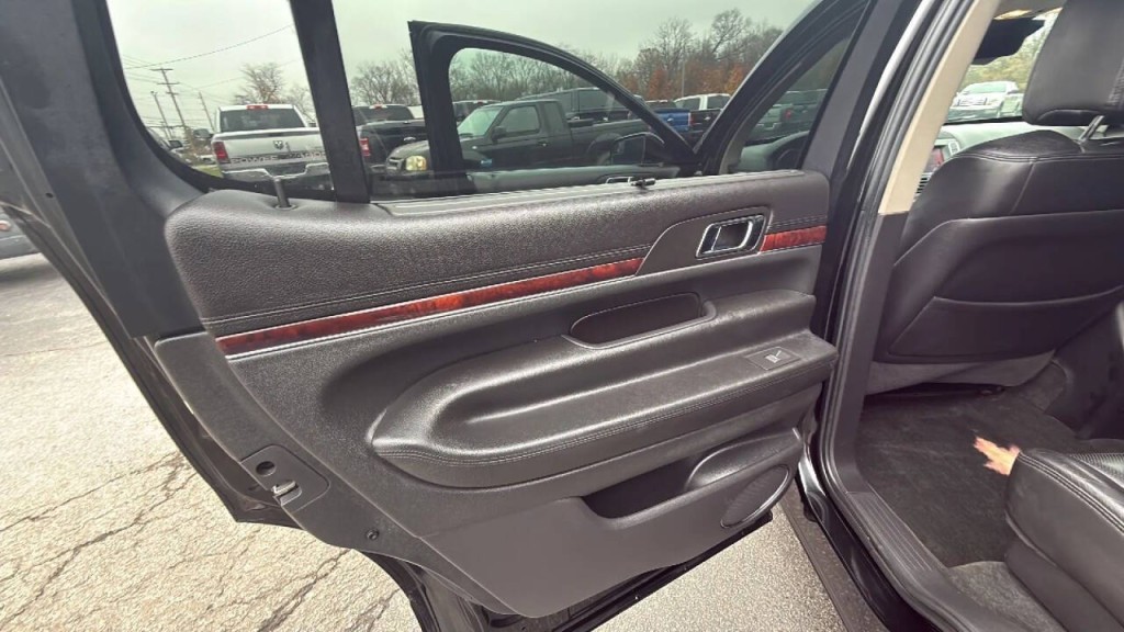 2010 Lincoln MKT Image 11