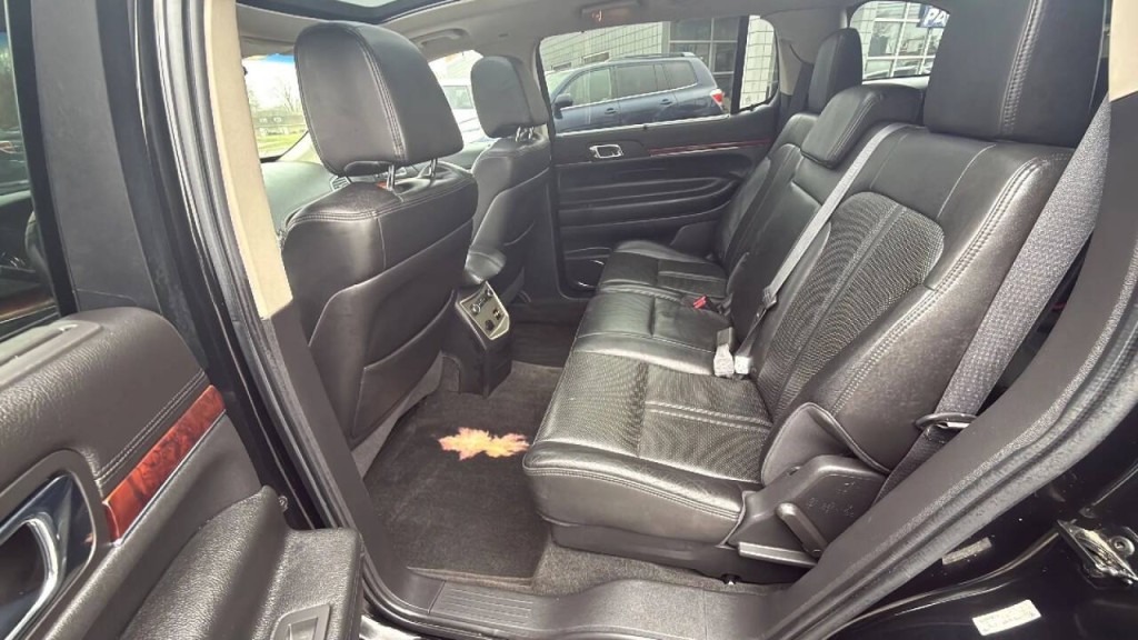 2010 Lincoln MKT Image 12