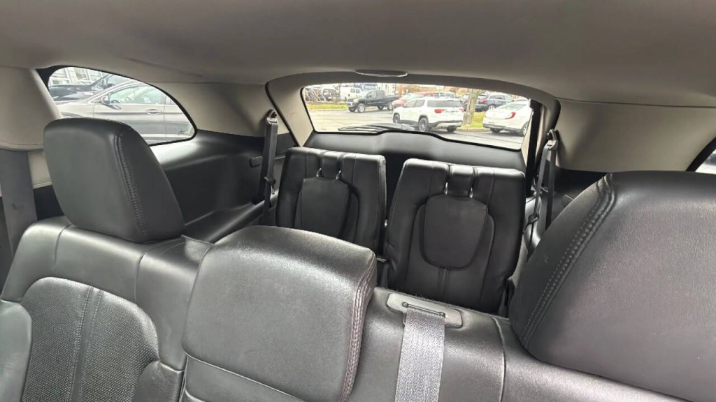 2010 Lincoln MKT Image 13