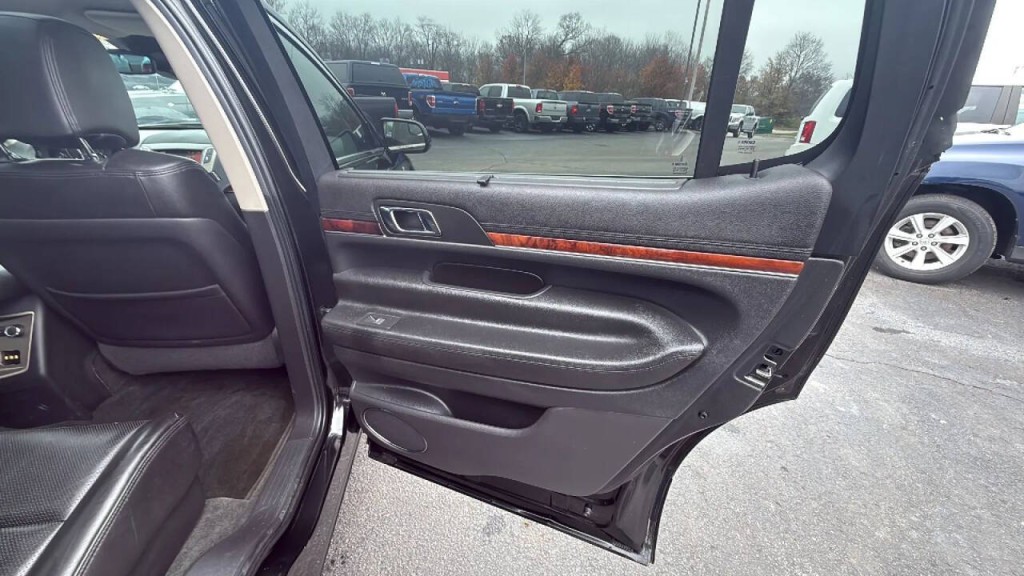 2010 Lincoln MKT Image 15
