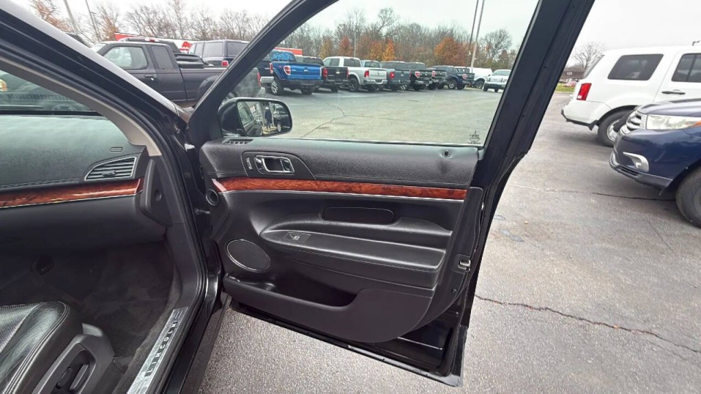 2010 Lincoln MKT Image 17
