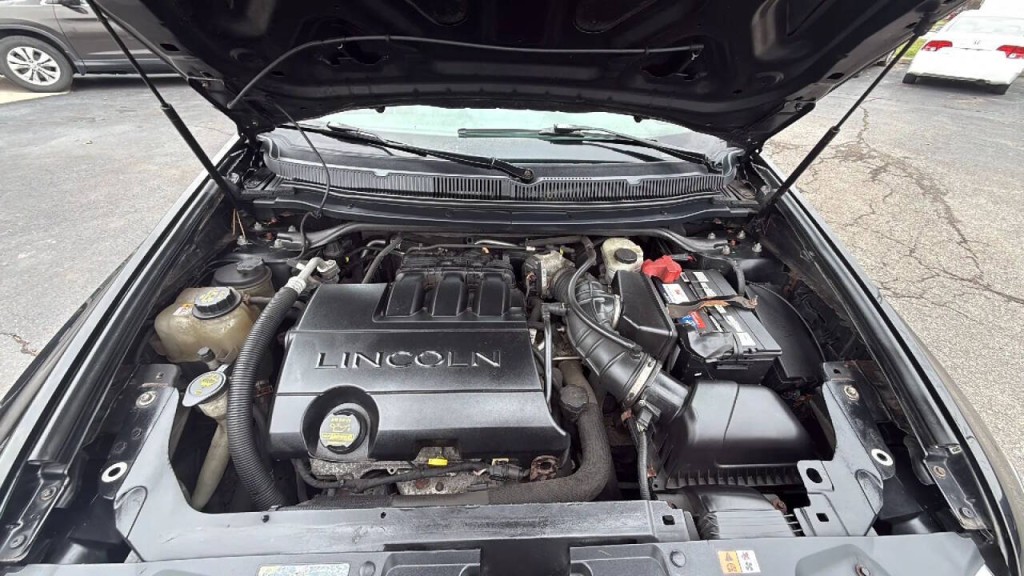 2010 Lincoln MKT Image 19