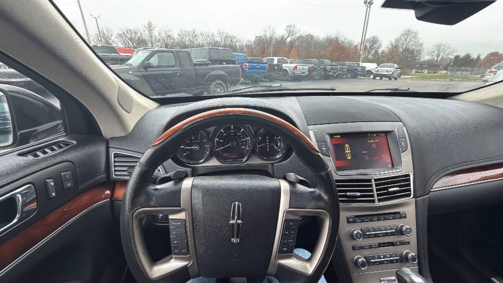 2010 Lincoln MKT Image 20