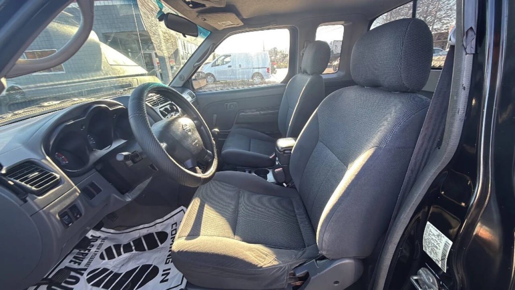 2002 Nissan Frontier Image 10