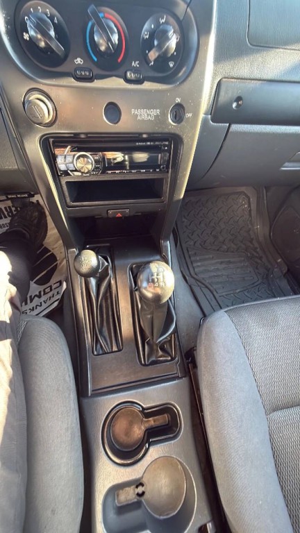 2002 Nissan Frontier Image 15