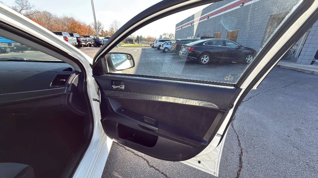 2010 Mitsubishi Lancer Image 16