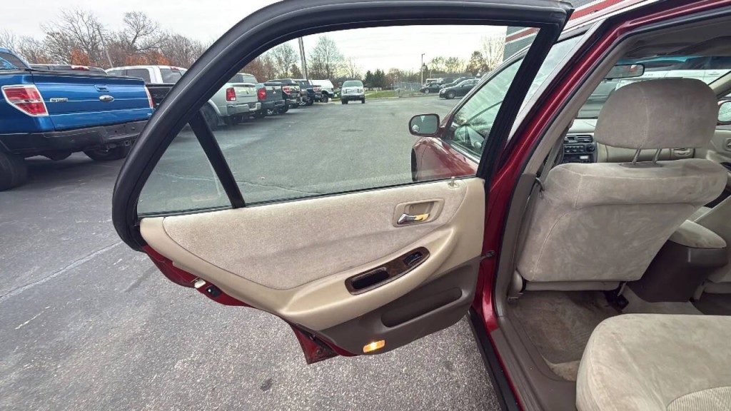2000 Honda Accord Image 8