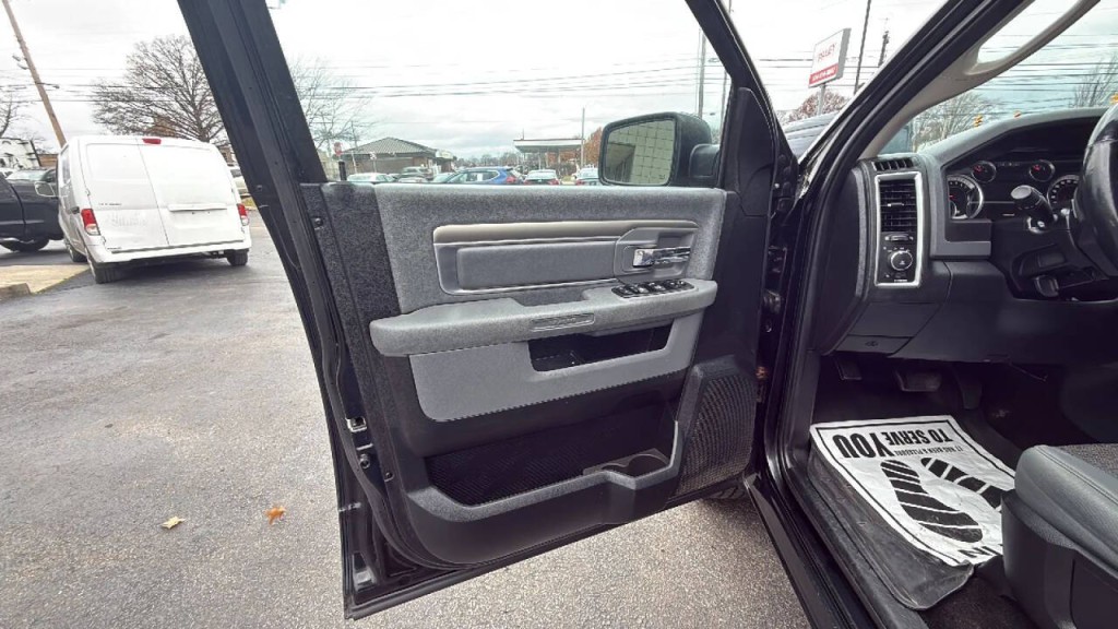 2014 RAM 1500 Image 9