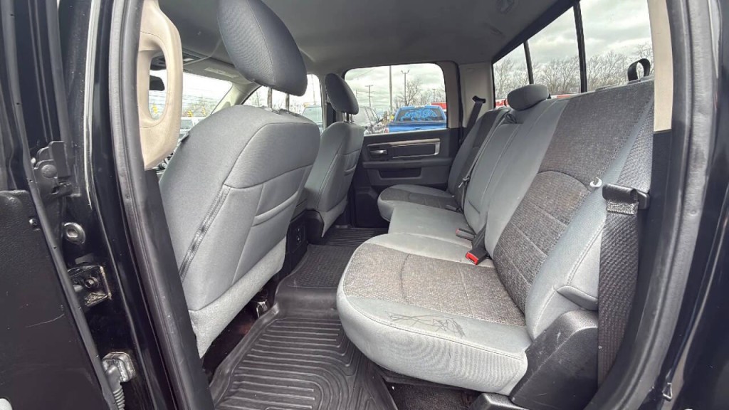 2014 RAM 1500 Image 12