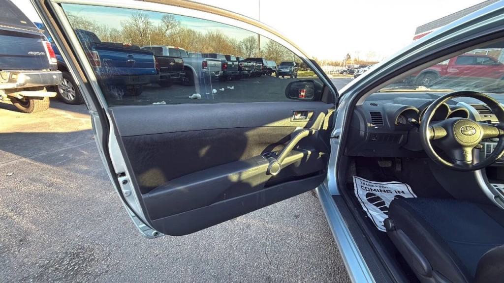 2005 Scion tC Image 9