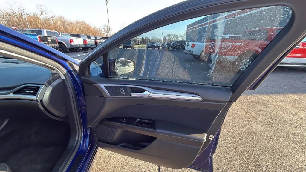 2015 Ford Fusion Image 16