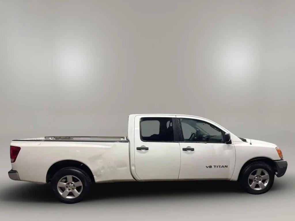 2008 Nissan Titan Image 2