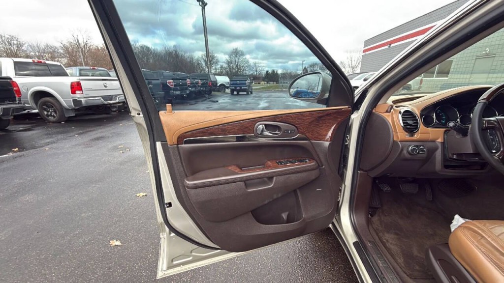 2015 Buick Enclave Image 9