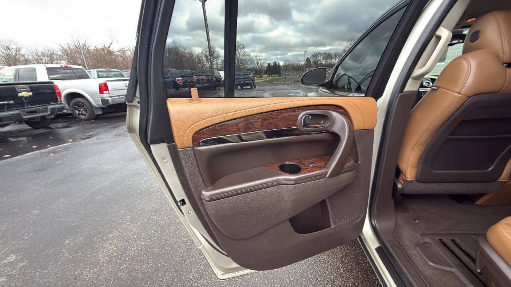 2015 Buick Enclave Image 11