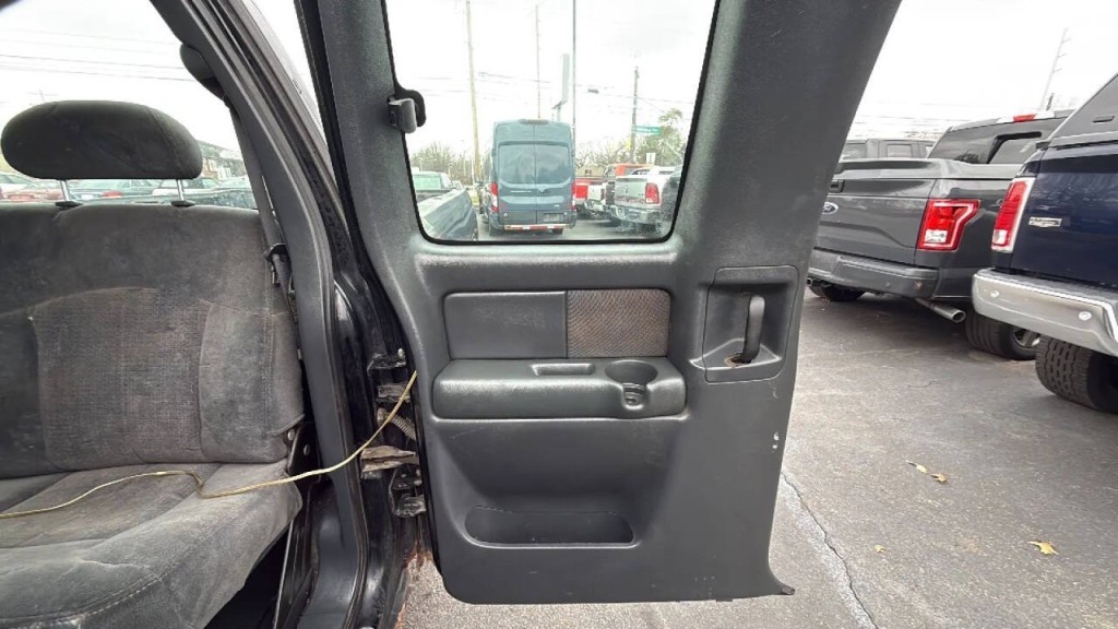 2001 Chevrolet Silverado 1500 Image 11