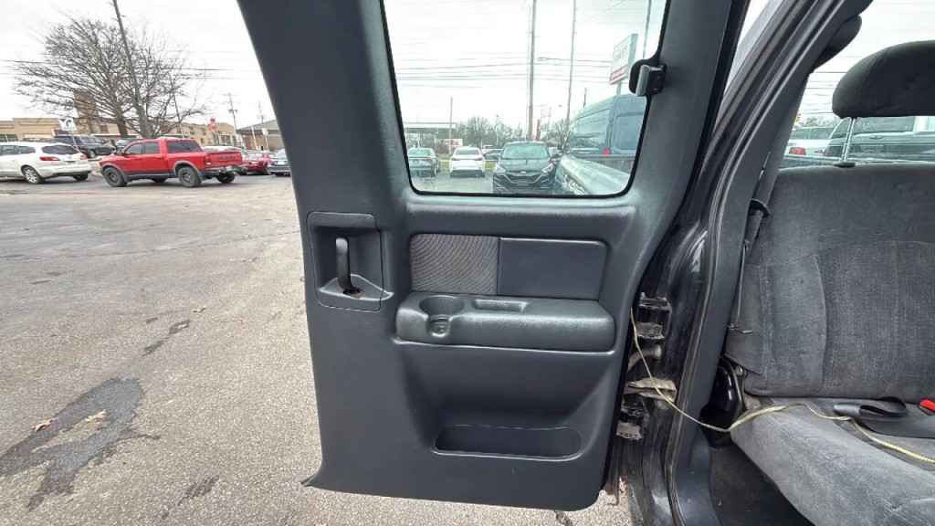 2001 Chevrolet Silverado 1500 Image 16