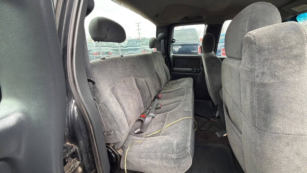 2001 Chevrolet Silverado 1500 Image 17