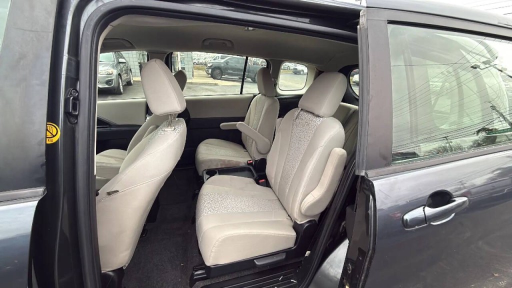 2012 Mazda Mazda5 Image 11