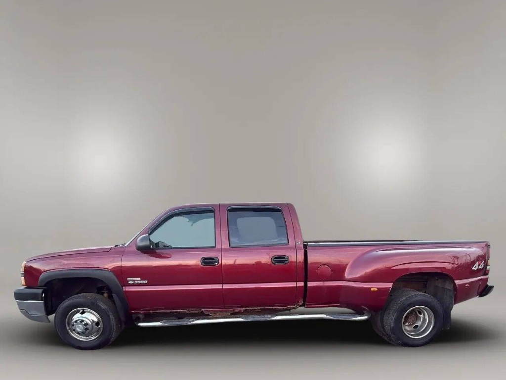 2004 Chevrolet Silverado 1500 Image 2