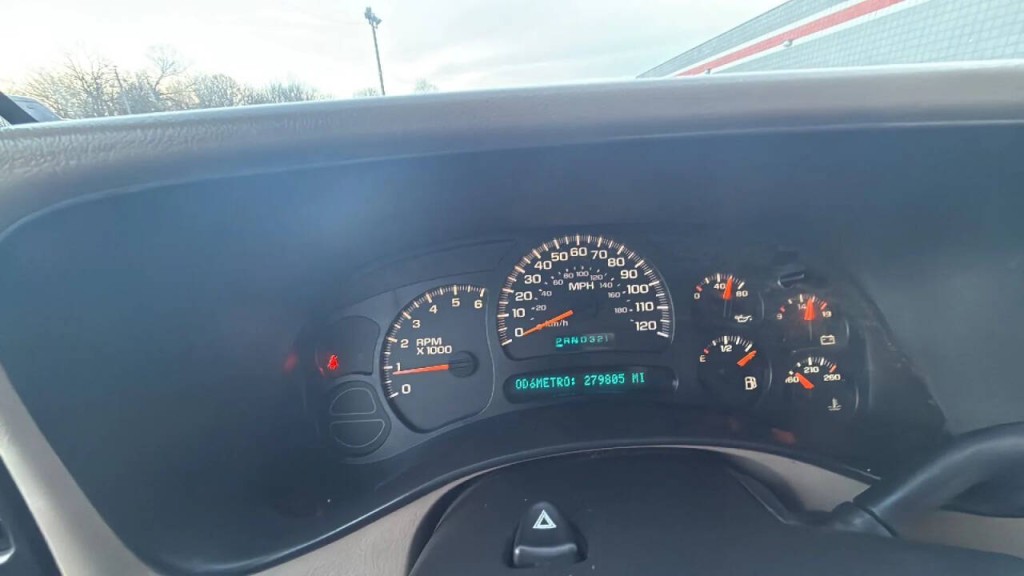 2004 Chevrolet Silverado 1500 Image 19