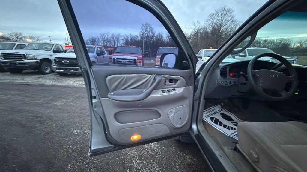 2004 Toyota Tundra Image 9