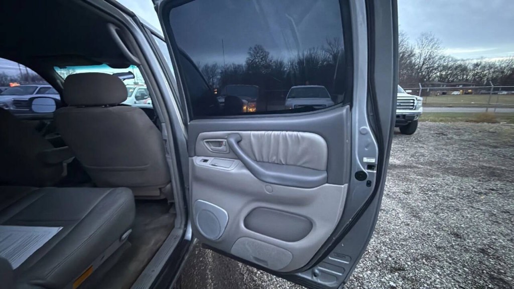 2004 Toyota Tundra Image 13
