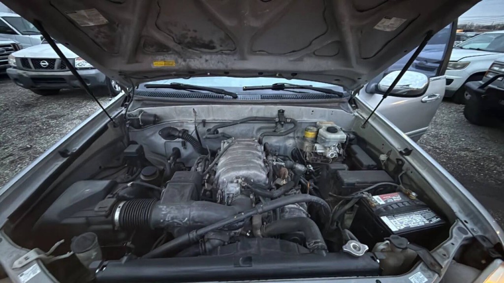 2004 Toyota Tundra Image 18