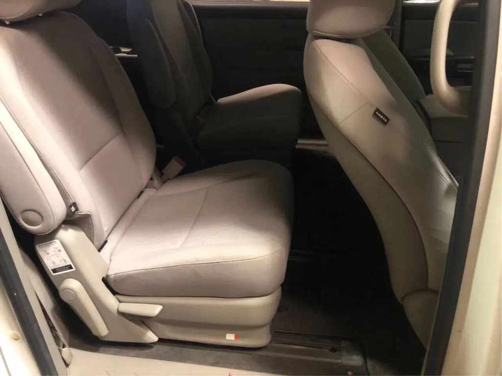 2016 Kia Sedona Image 8