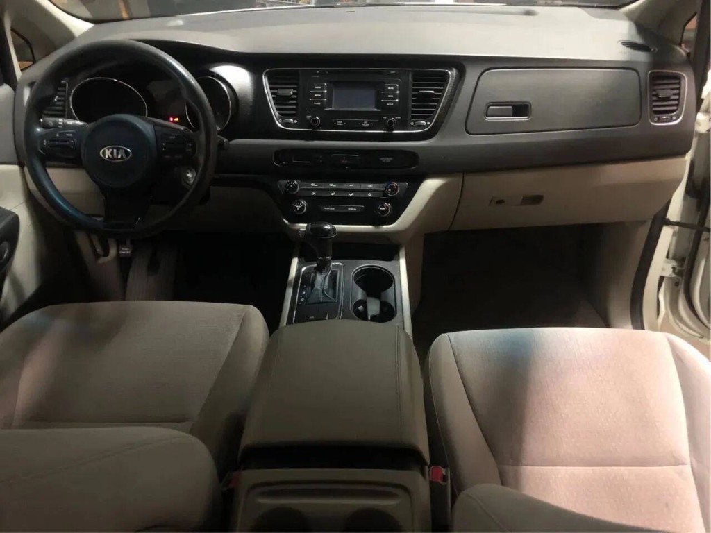 2016 Kia Sedona Image 11