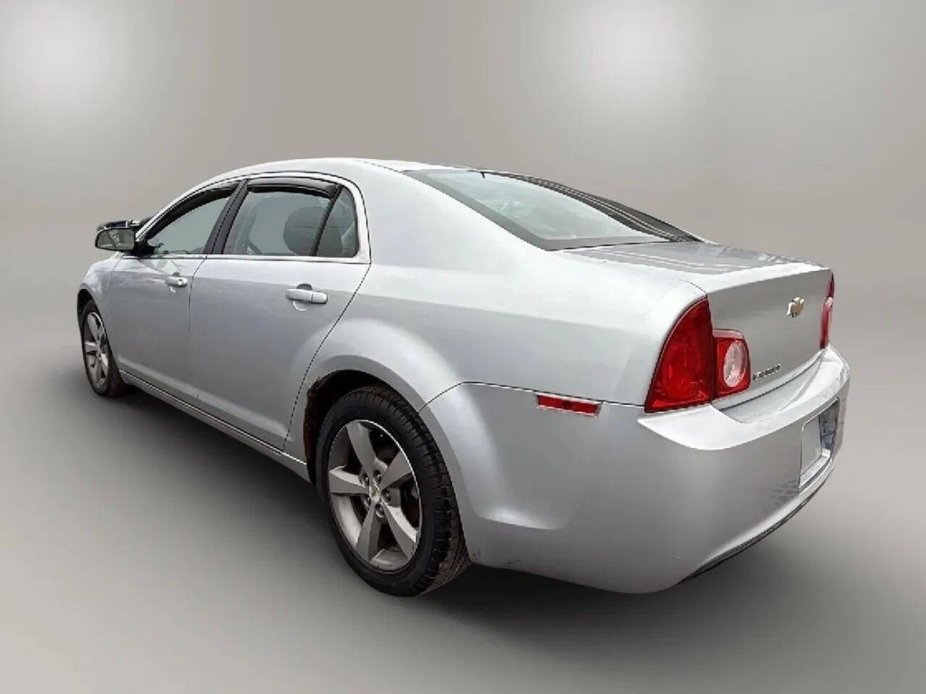 2011 Chevrolet Malibu Image 3