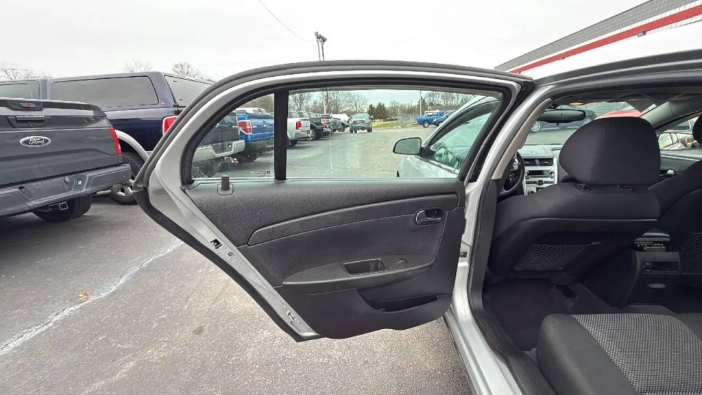 2011 Chevrolet Malibu Image 11