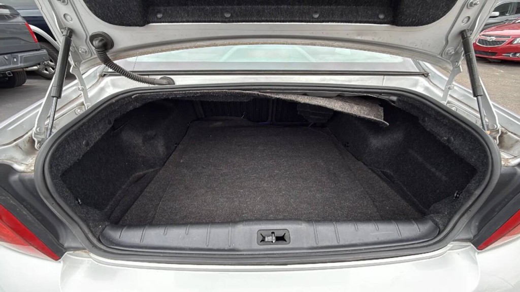 2011 Chevrolet Malibu Image 13