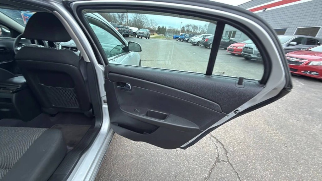 2011 Chevrolet Malibu Image 14