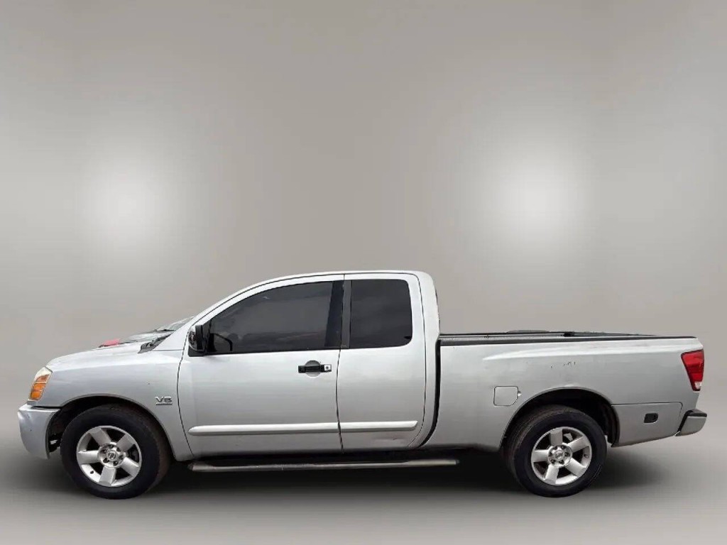 2004 Nissan Titan Image 2