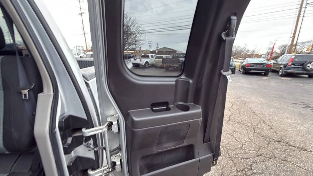 2004 Nissan Titan Image 11