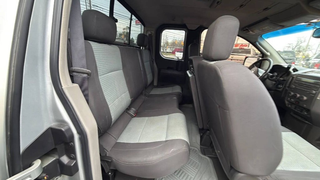 2004 Nissan Titan Image 17