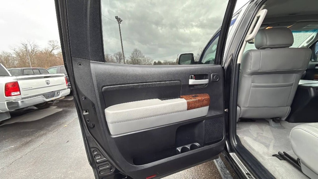 2011 Toyota Tundra Image 11