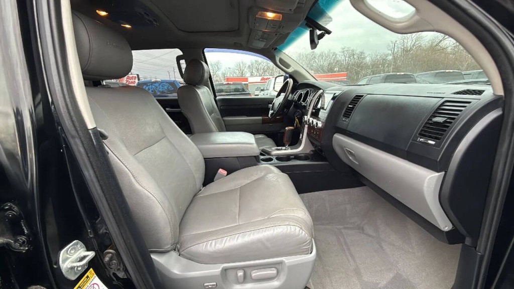 2011 Toyota Tundra Image 16