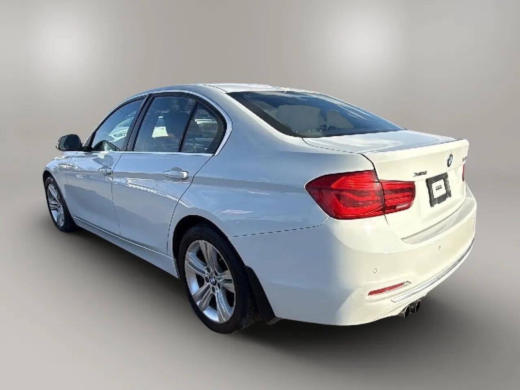 2017 BMW 3 Series Image 3