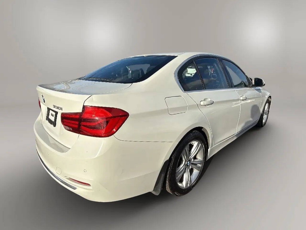2017 BMW 3 Series Image 5