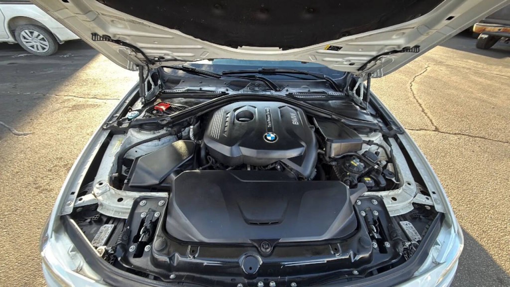 2017 BMW 3 Series Image 9