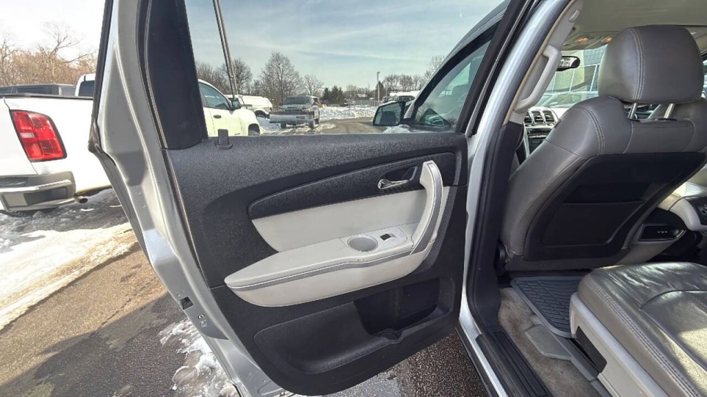 2009 GMC Acadia Image 11