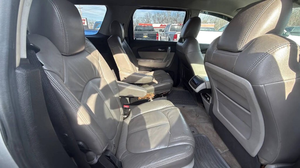 2009 GMC Acadia Image 16