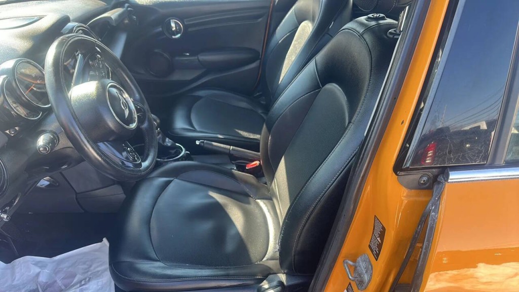2015 MINI Cooper Image 5
