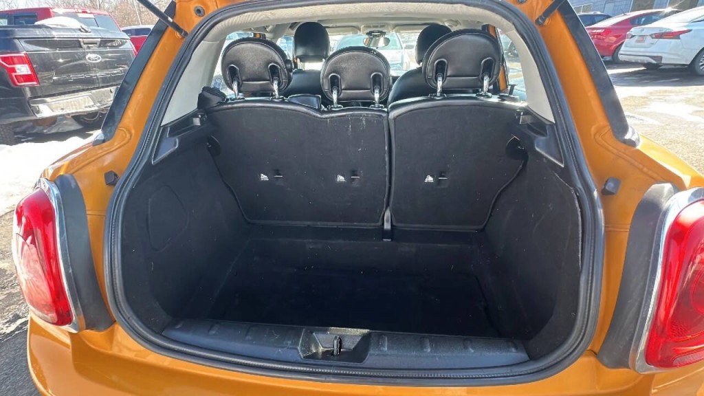 2015 MINI Cooper Image 7