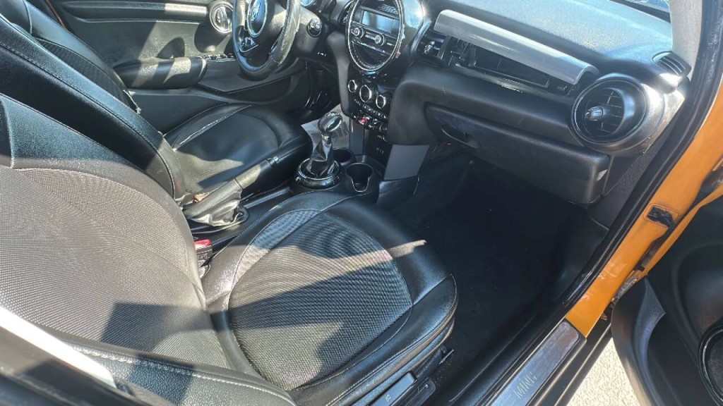 2015 MINI Cooper Image 9