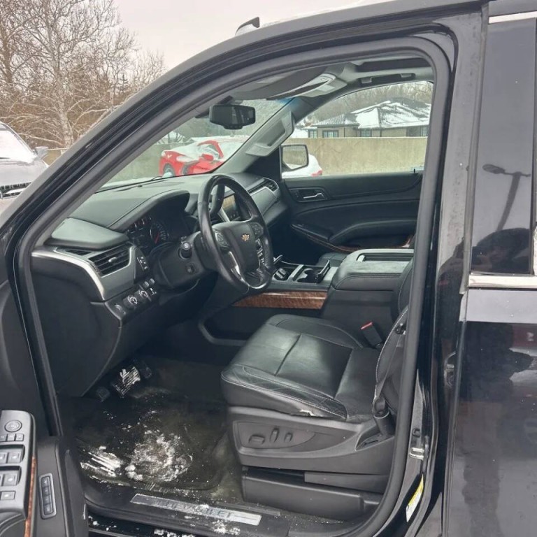 2015 Chevrolet Suburban Image 4