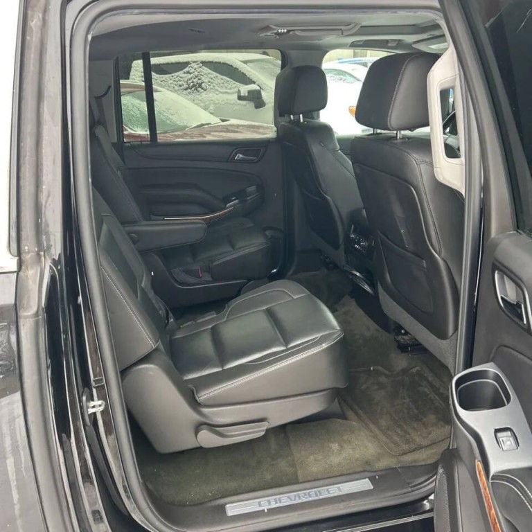 2015 Chevrolet Suburban Image 12