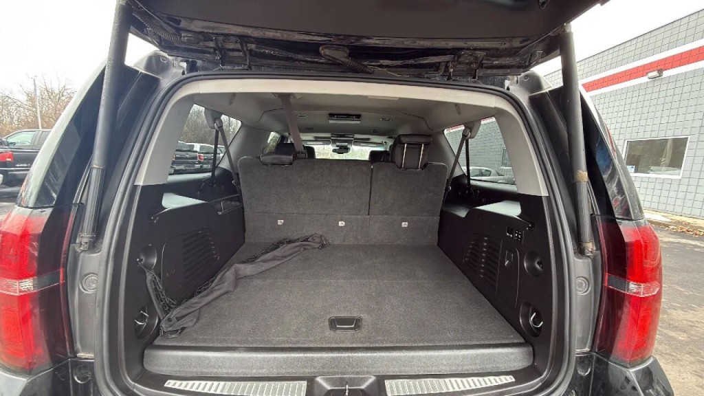 2015 Chevrolet Suburban Image 14